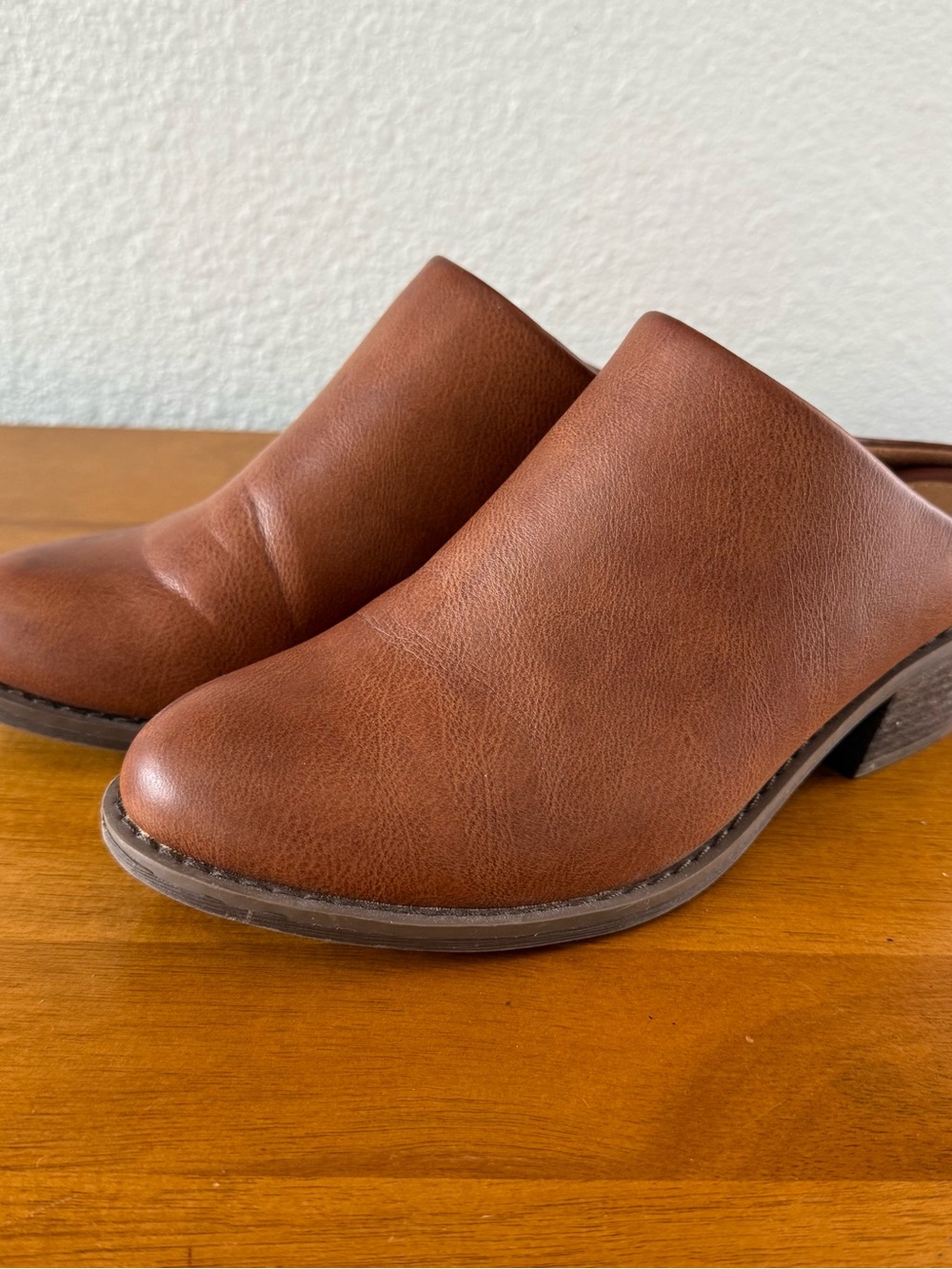 Sofft Ameera women mules in café brown leather w/ block heel Clogs - Sz 7.5